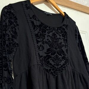 Signature Studio Black Velvet Women's‎ Blouse